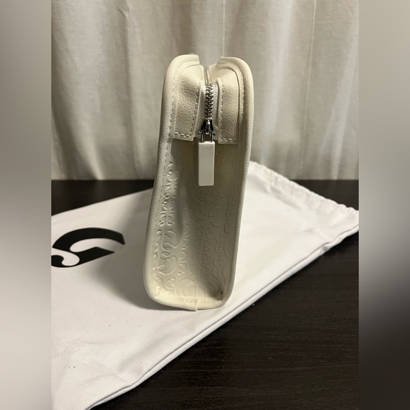 Glossier Beauty Bag - Picture 4 of 7